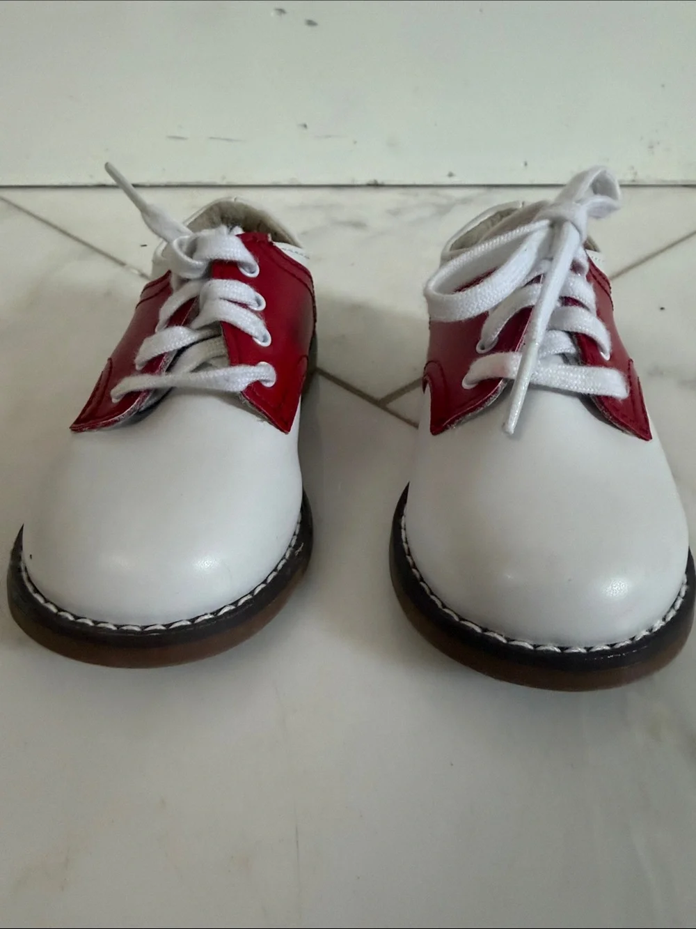 Footmates Cheer red and white leather lace up saddle shoes baby toddler size 6